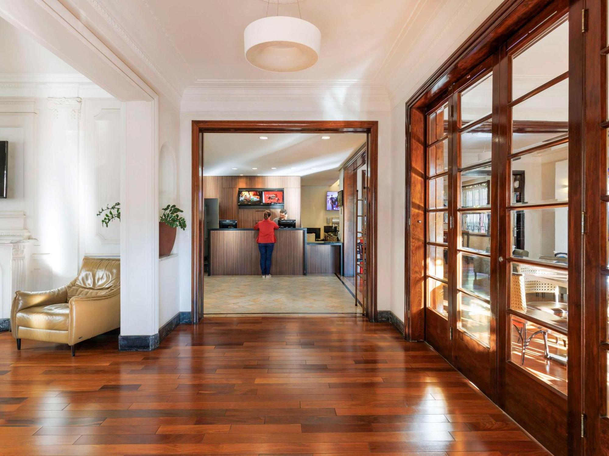 Отель Ibis Belo Horizonte Liberdade Экстерьер фото